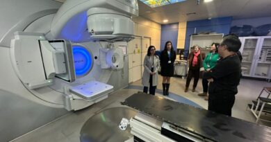 Autoridades de salud recorren las dependencias de radioterapia del Hospital Carlos Van Buren en el marco del balance de la Alerta Oncológica.