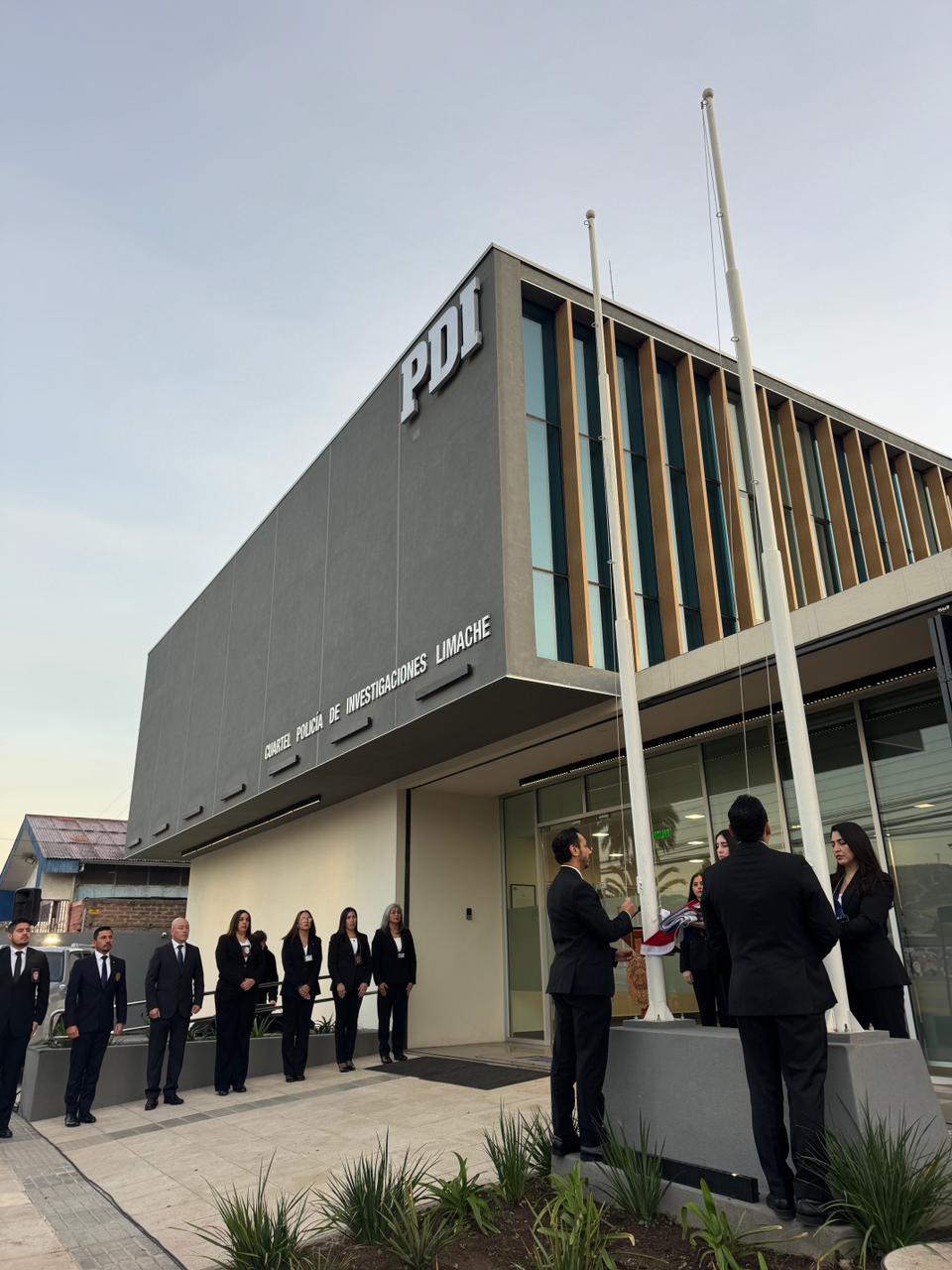 Ceremonia de aniversario de la Policía de Investigaciones frente al cuartel de la BICRIM Limache.