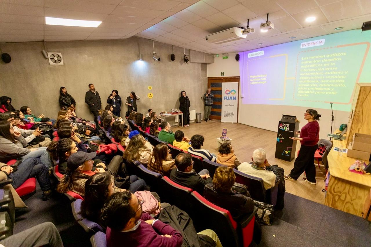 Charla conversatorio sobre autismo y mujeres en el Museo Artequin.