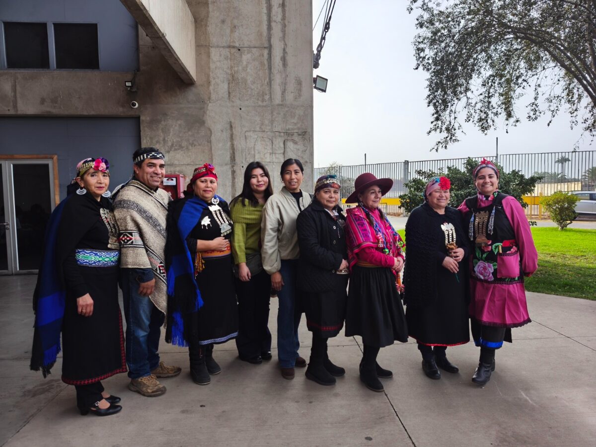 Educadores tradicionales y representantes de las asociaciones indígenas de Quillota reunidos en la actividad.