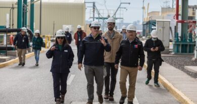 Autoridades regionales y comunales junto a representantes de Colbún recorren las instalaciones del Complejo Nehuenco en Quillota.