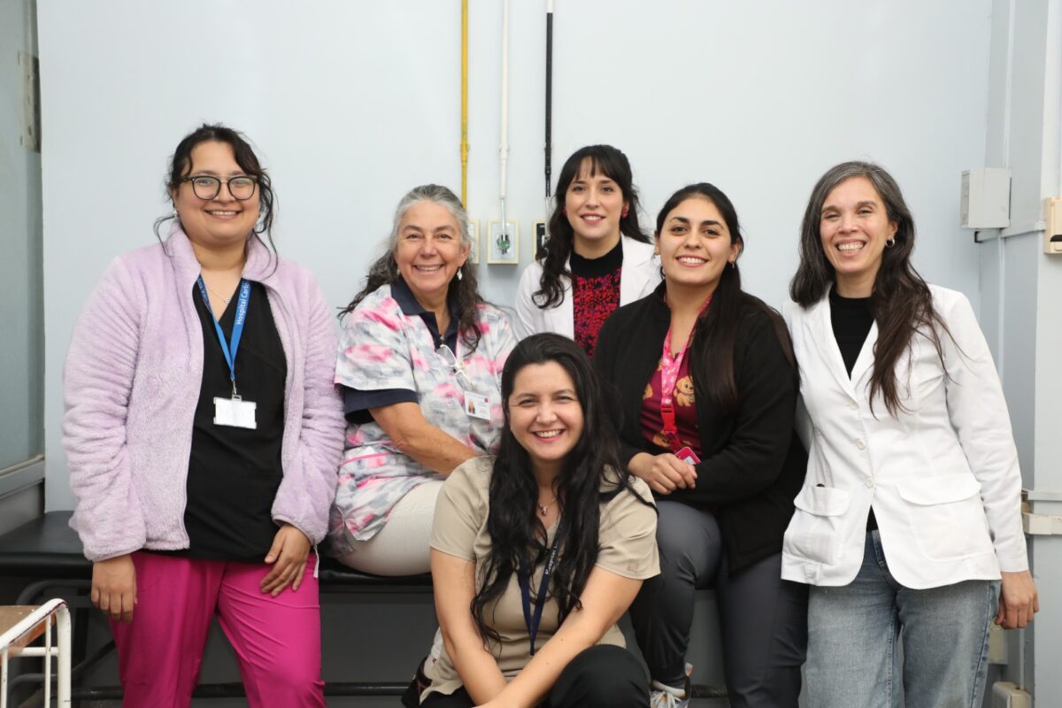 Equipo multidisciplinario del policlínico de seguimiento post UCI del Hospital Carlos van Buren.