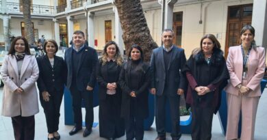 Autoridades y representantes de Esval y SernamEG en el encuentro regional de equidad de género en la PUCV.