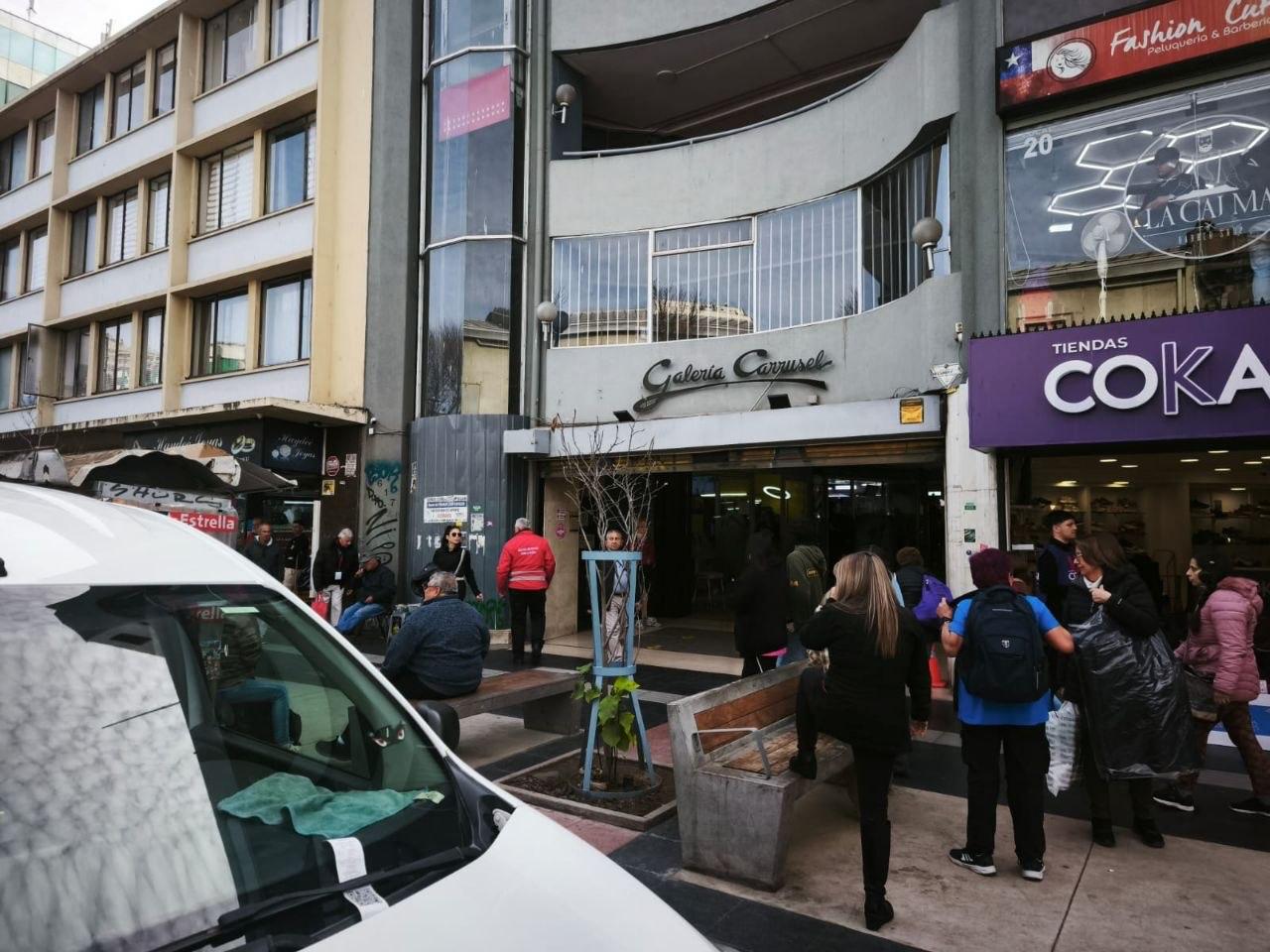 Exterior de la Galería Carrusel en Avenida Valparaíso durante el operativo de fiscalización en Viña del Mar.