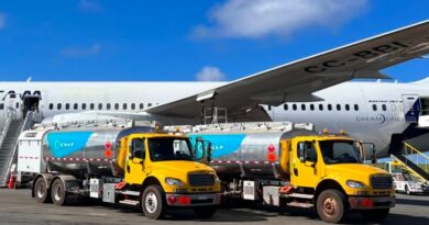 Nuevos camiones refueller de Enap para el abastecimiento de combustible de aviación en Rapa Nui.