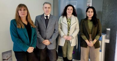 Autoridades del Registro Civil de Valparaíso y de la Universidad Viña del Mar durante el encuentro de colaboración.