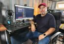 Rodrigo Vicencio, fundador de Ticmark, en su estudio de grabación y producción digital en Villa Alemana.