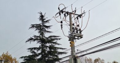 Nuevo reconectador automatizado instalado en la red eléctrica de Peñablanca.