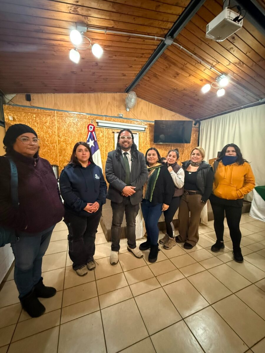 Directiva provisoria del Club de Amigos del Liceo Agrícola de Quillota junto al director del establecimiento.