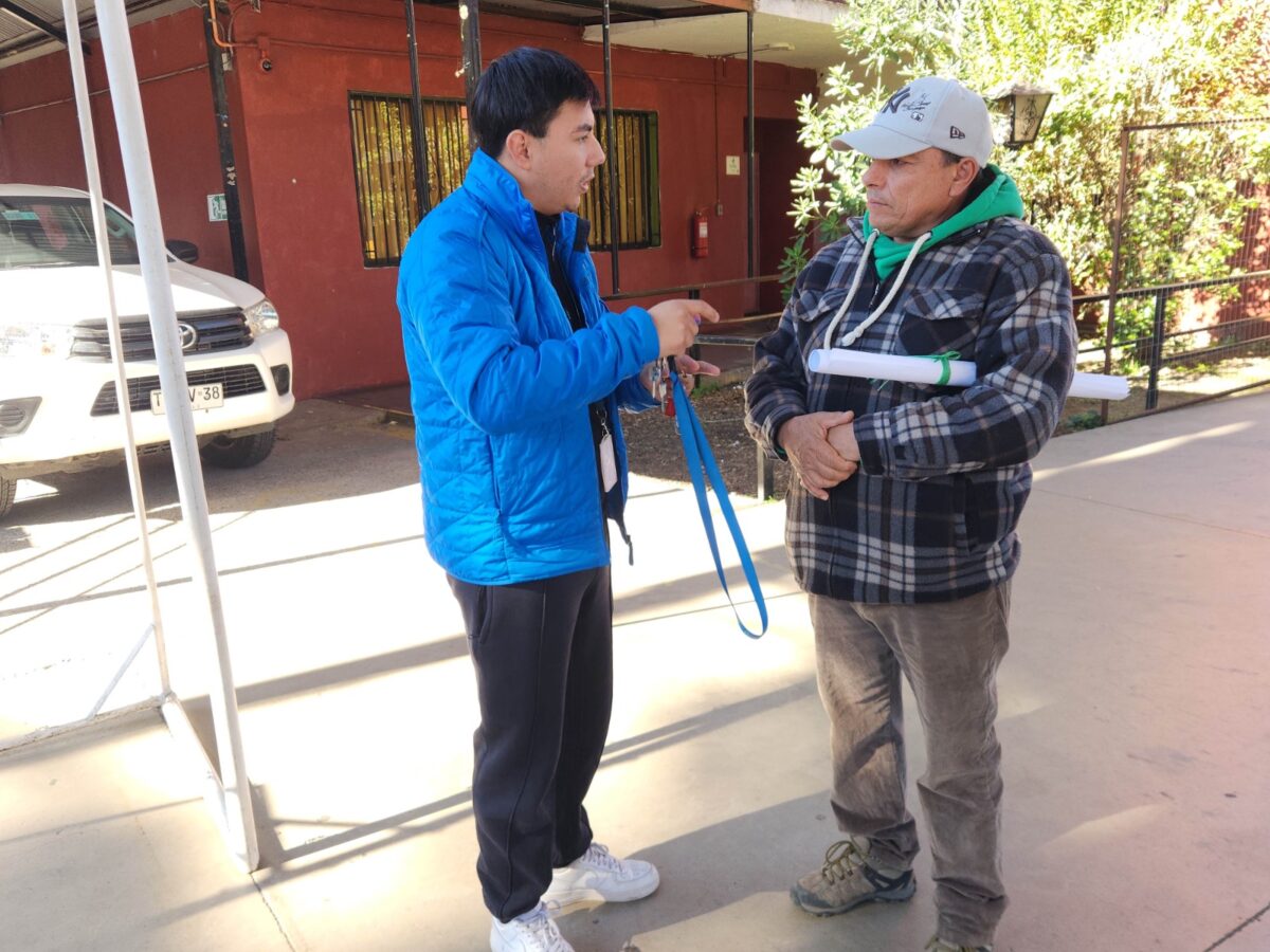 Coordinación en terreno para el inicio de las obras de mejoramiento en el Colegio Canadá.