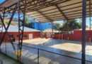 Vista general de la multicancha techada del Colegio Canadá de Quillota antes de su renovación.