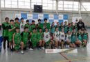 Equipos participantes del campeonato de básquetbol de invierno Ciudad de Villa Alemana posando juntos con sus medallas y trofeos.