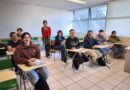 Estudiantes y docente en una clase de idioma chino mandarín en el Instituto Confucio Santo Tomás.