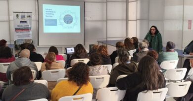 Participantes en una sesión de trabajo de la Escuela Abierta en Cabildo.