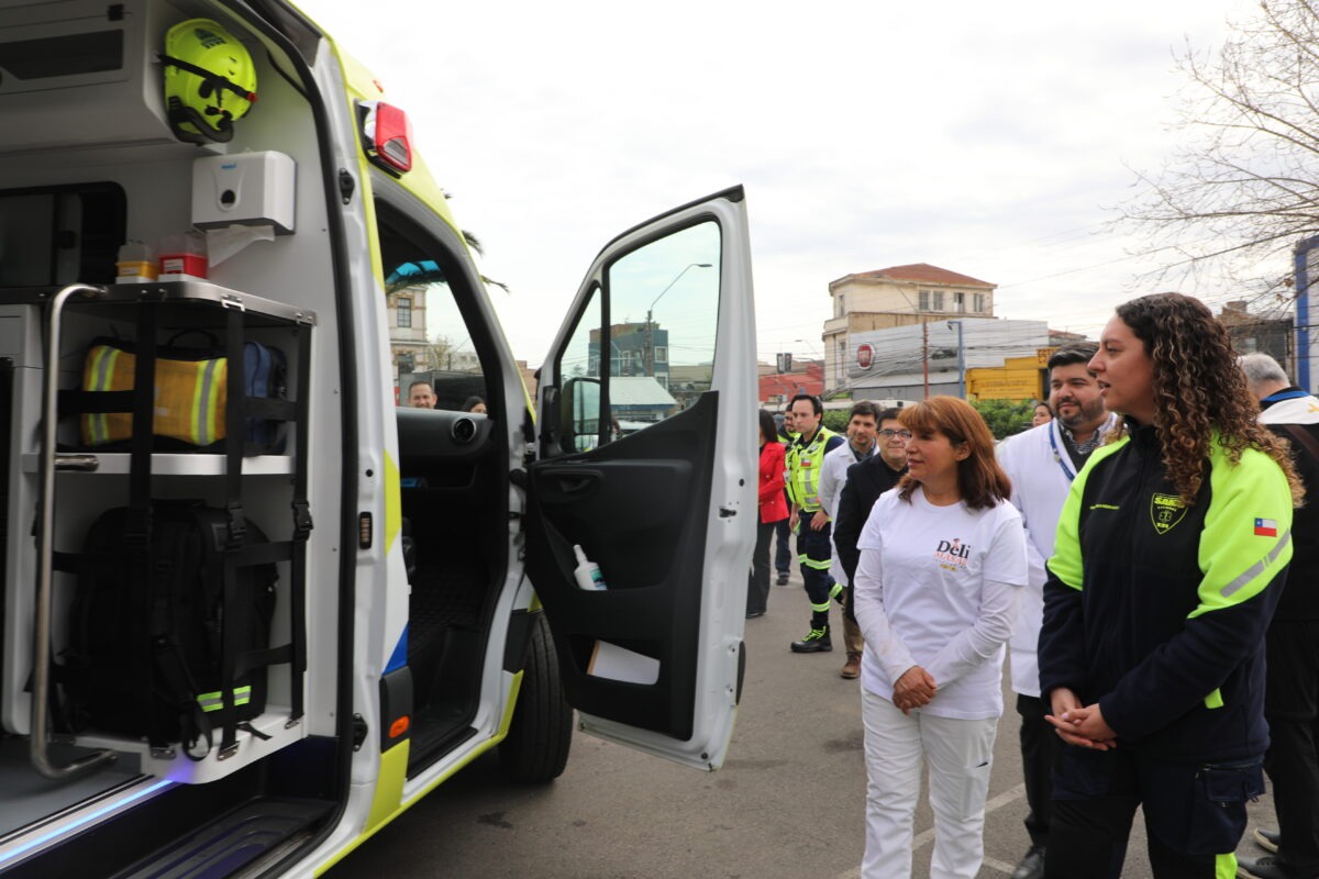 Detalle del equipamiento interior de la nueva ambulancia de alta tecnología.