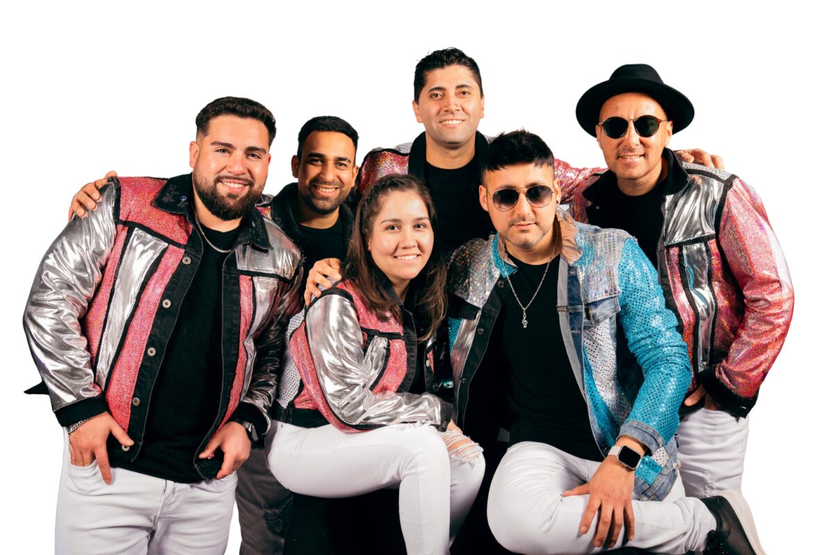 La banda Talento de Amor durante la promoción de su nuevo material musical.