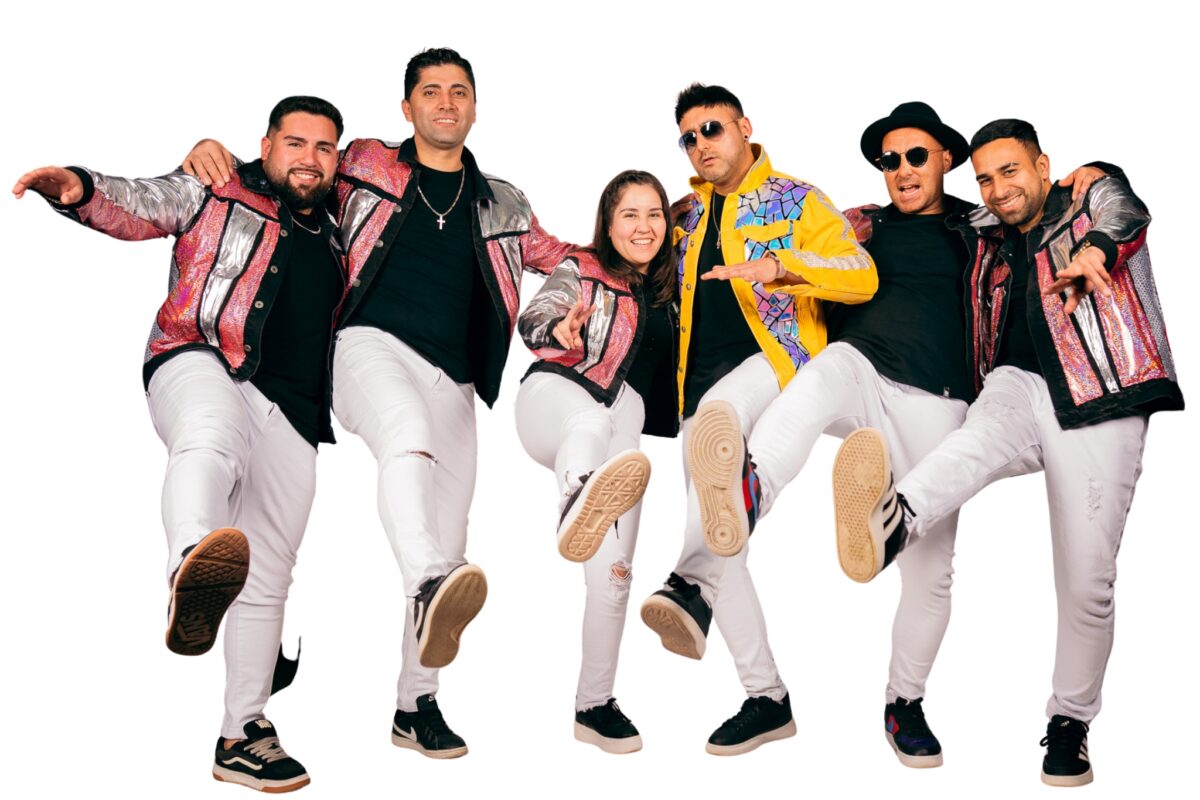 Integrantes de la agrupación Talento de Amor posando para la promoción de su nuevo sencillo.