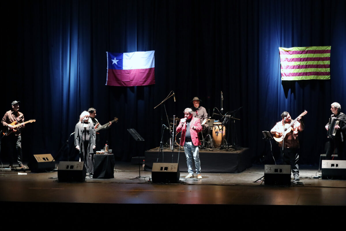 La Quinta de los Núñez presentándose en vivo en el Teatro Municipal de Valparaíso.
