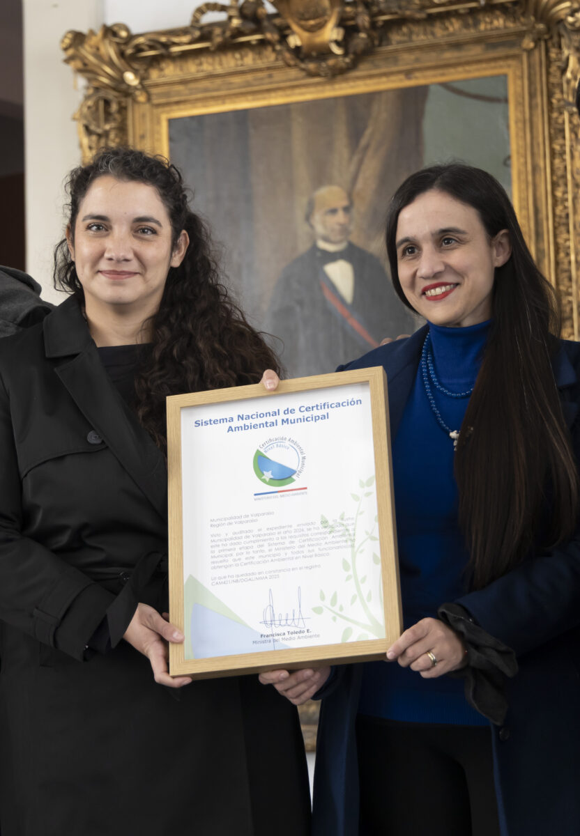 Entrega oficial del certificado de Nivel Básico del Sistema Nacional de Certificación Ambiental Municipal.