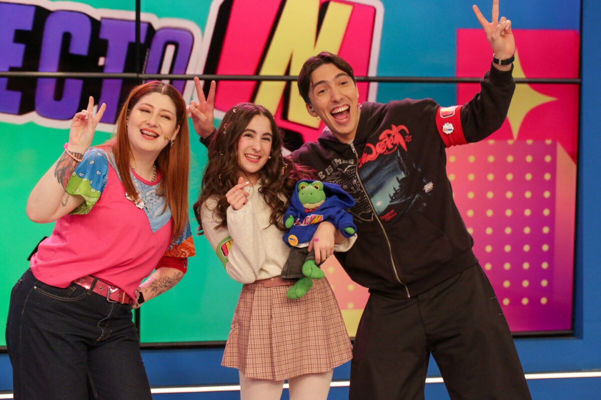 Lara Campos junto a los conductores de Efecto N en el estudio de NTV.