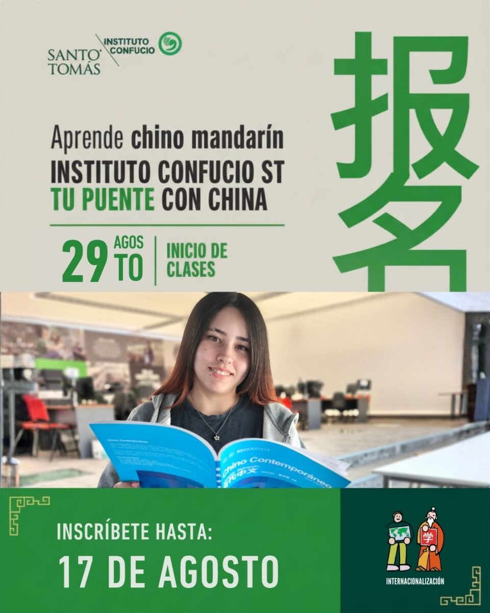 Estudiante con libro de chino mandarín en el Instituto Confucio Santo Tomás.
