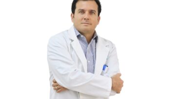 Dr. Raúl Castillo Bravo, Médico Traumatólogo de San José Interclínica.