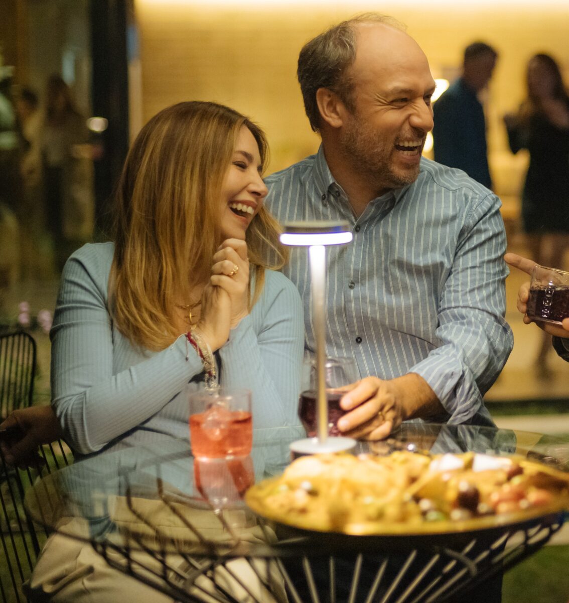 Mónica Godoy y Andrés Velasco interpretan a una pareja en crisis en la nueva nocturna de Mega.