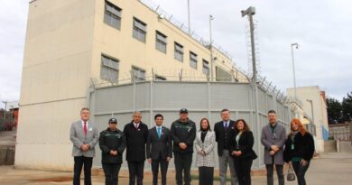 Autoridades regionales y funcionarios de Gendarmería frente al nuevo módulo del Complejo Penitenciario de Valparaíso.