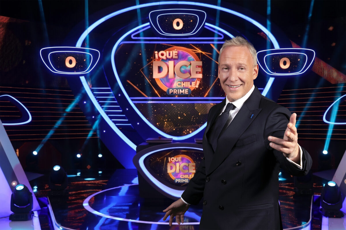 Martín Cárcamo en el set del programa ¡Qué dice Chile! Prime.
