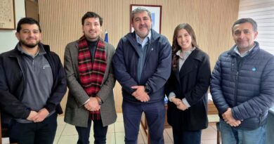 Autoridades y representantes de Esval en reunión de coordinación en la Delegación Presidencial Provincial de Petorca.