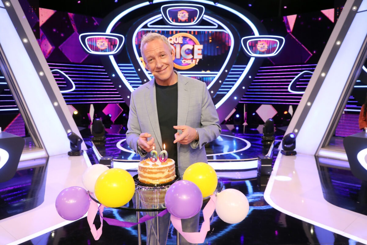 Martín Cárcamo celebrando sus 30 años de carrera en el estudio de ¡Qué dice Chile!