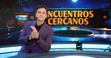 Sergio Lagos en el set del programa Encuentros cercanos.
