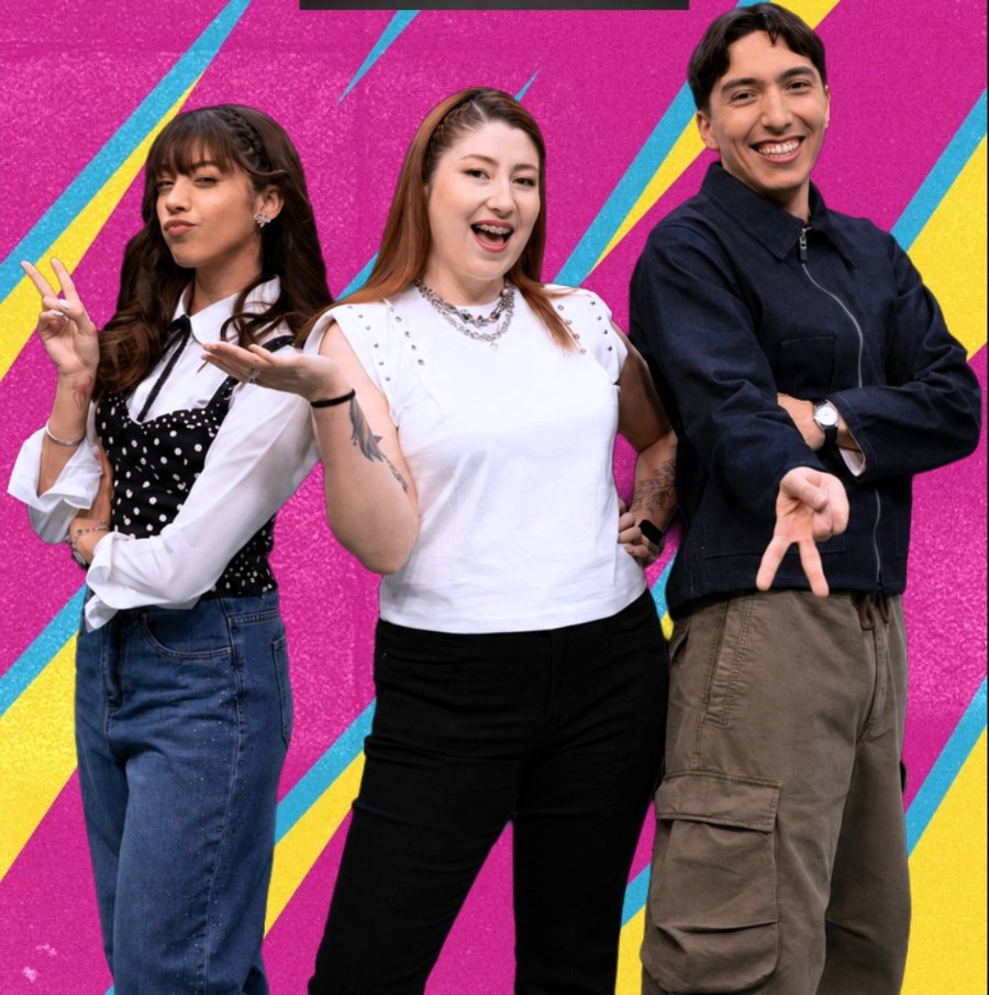 Lina Valdivia, Margarita Laruchan Huenuil y Carlos Charly Zamora, conductores del programa Tanto que decir de NTV.