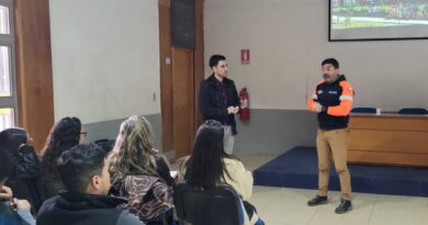 Profesionales del SAR Quillota durante la jornada de capacitación sobre manejo de ACV.