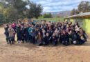Autoridades junto a estudiantes y docentes en la Escuela Profesora Delfina Alarcón Henríquez.