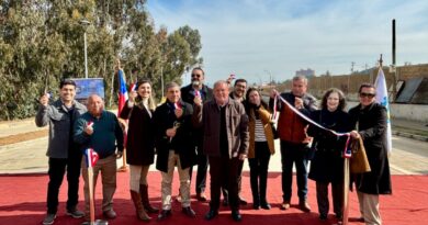 Autoridades regionales y comunales durante la inauguración de obras en la Provincia de San Antonio.