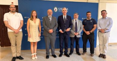 Delegación de la Universidad Viña del Mar junto a autoridades de la UCAM en España.