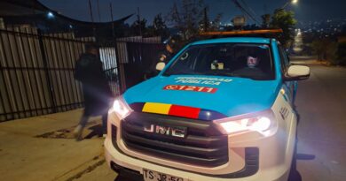 Vehículo de Seguridad Pública de la Municipalidad de Villa Alemana realizando patrullaje preventivo nocturno.