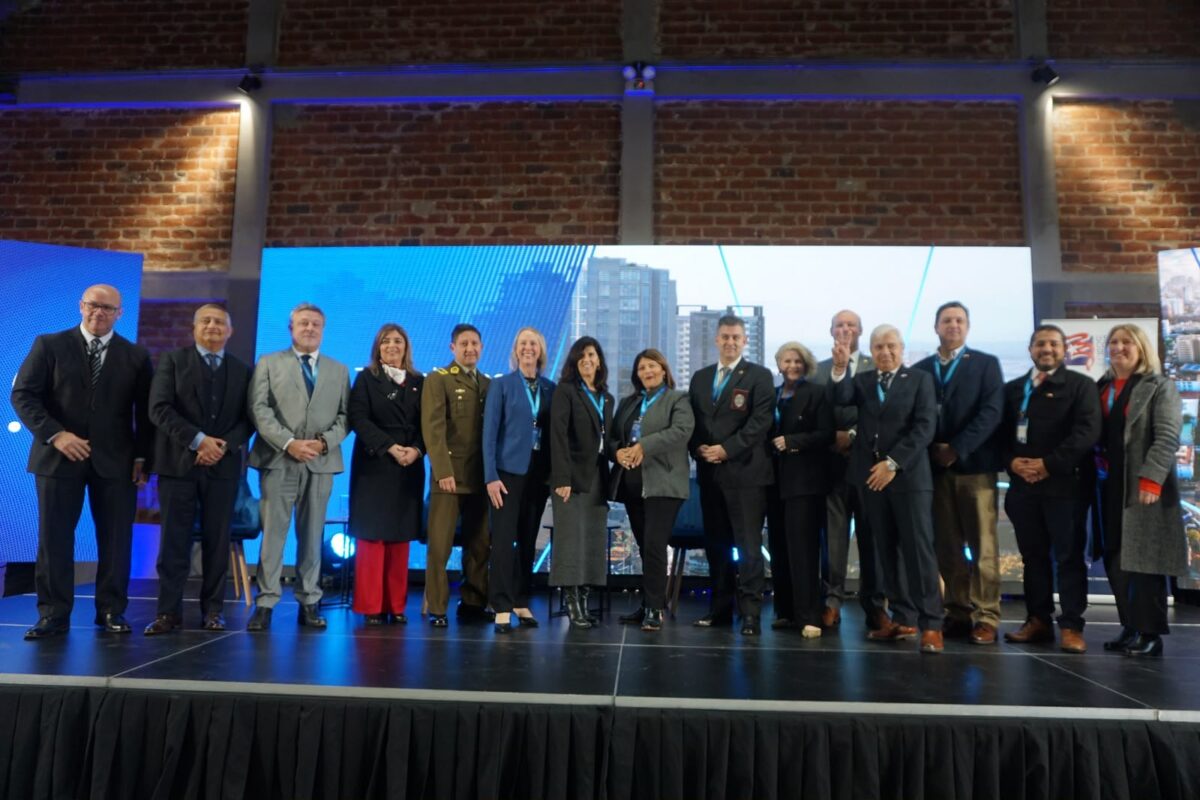 Autoridades y representantes en el Primer Foro Tecnológico Quinta Región 2026.
