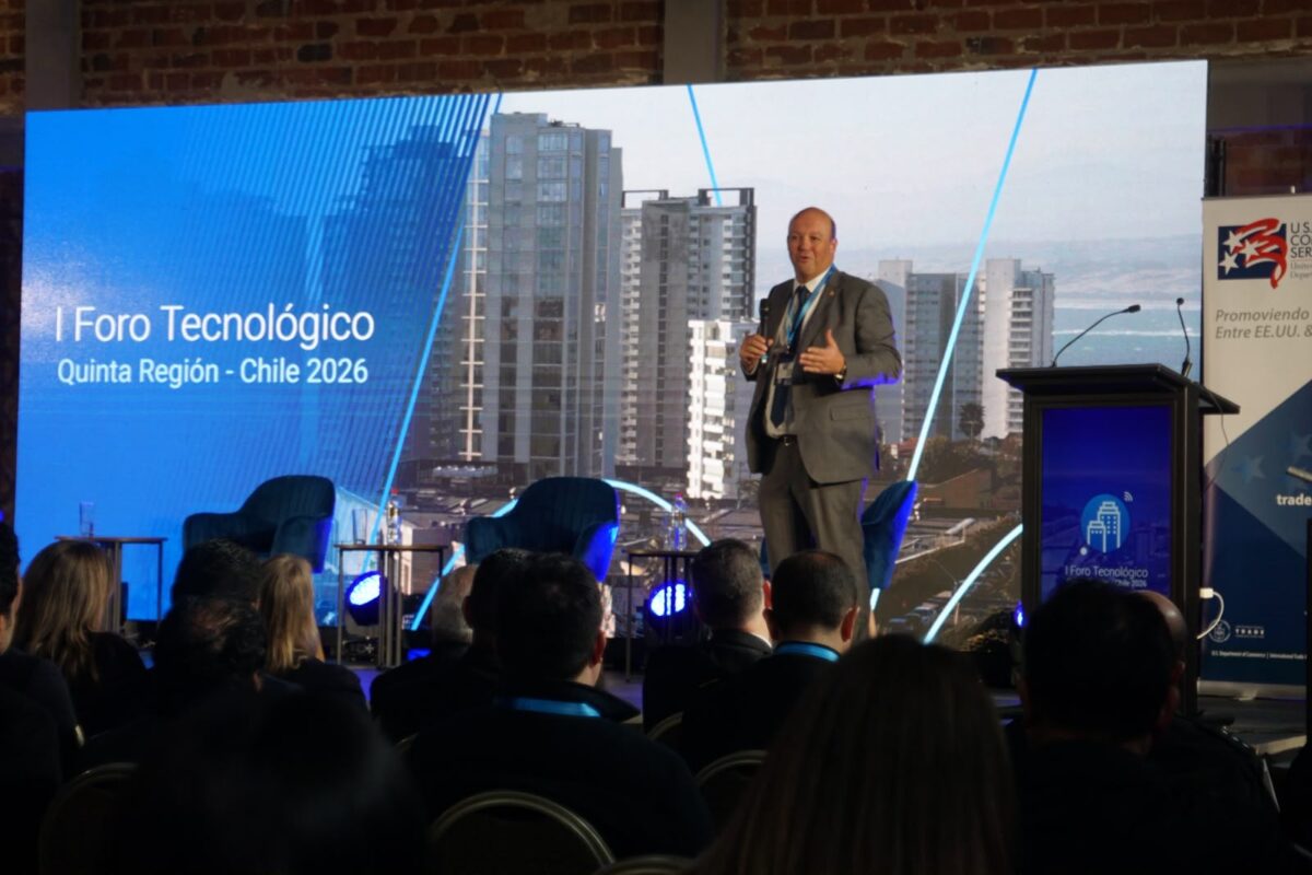 Expositor durante el Primer Foro Tecnológico Quinta Región 2026.