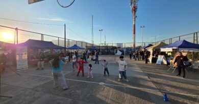Familias participando en actividades recreativas durante la jornada Lluvia de los Derechos en Cerro Mayaca.