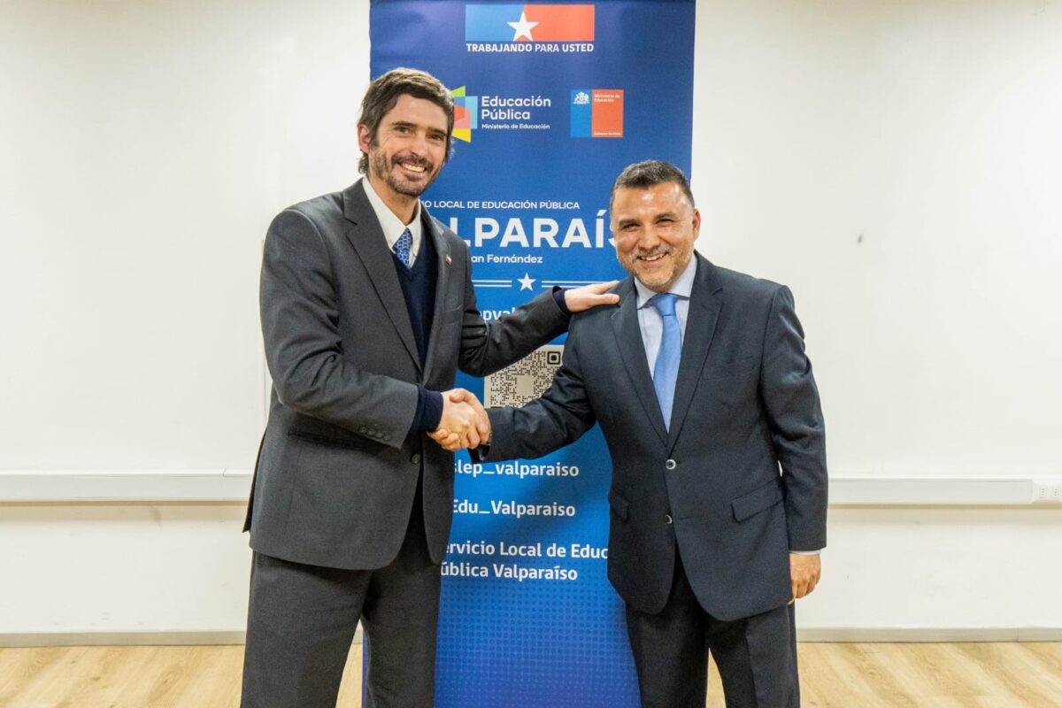 Miguel Solís Olivera y Pedro Larraín durante el acto de presentación.