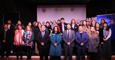 Autoridades y profesionales reunidos en Viña del Mar para el lanzamiento de proyectos Innova FOSIS.