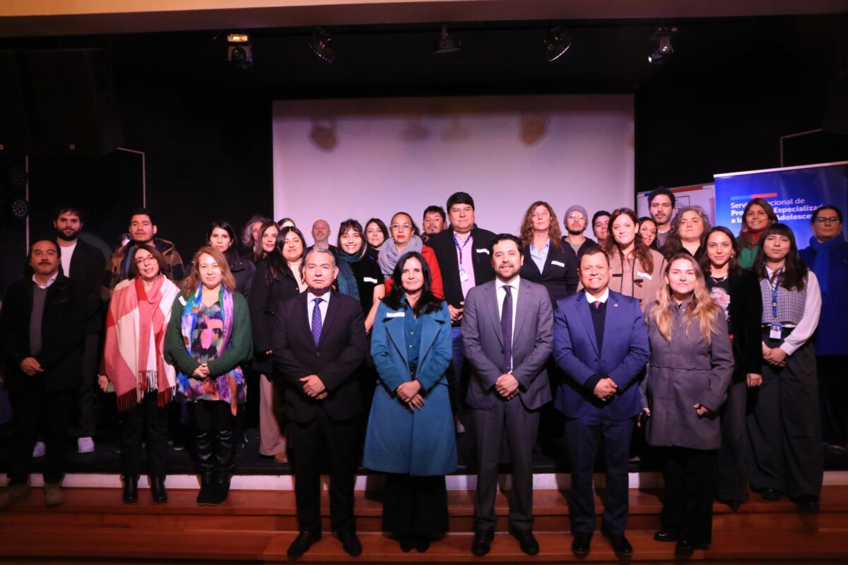 Autoridades y profesionales reunidos en Viña del Mar para el lanzamiento de proyectos Innova FOSIS.