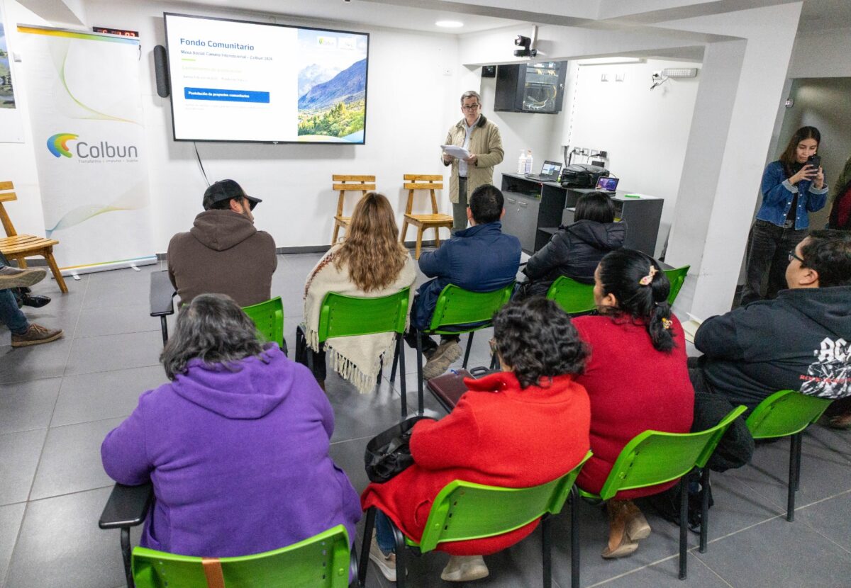 Presentación de las bases del fondo ante los dirigentes sociales.