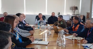 Autoridades y representantes de instituciones de emergencia durante la sesión del COGRID en Villa Alemana.