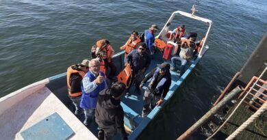 Dirigentes comunitarios y equipo técnico realizando monitoreo participativo en la bahía de Quintero y Puchuncaví.