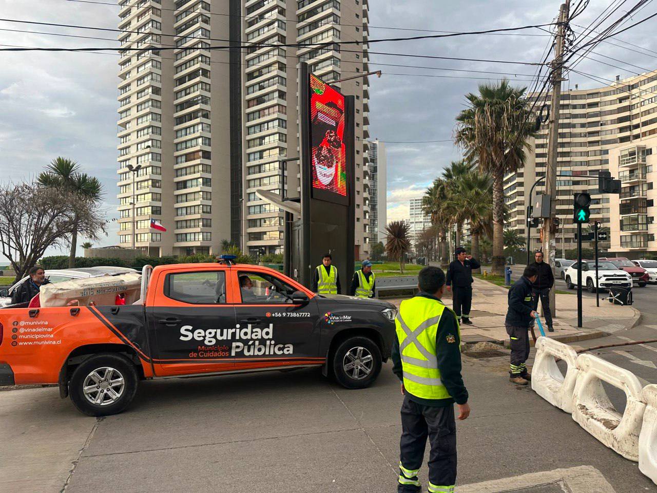 Operativos de seguridad pública en el sector de Av. Perú para prevenir el tránsito ante el riesgo de marejadas.