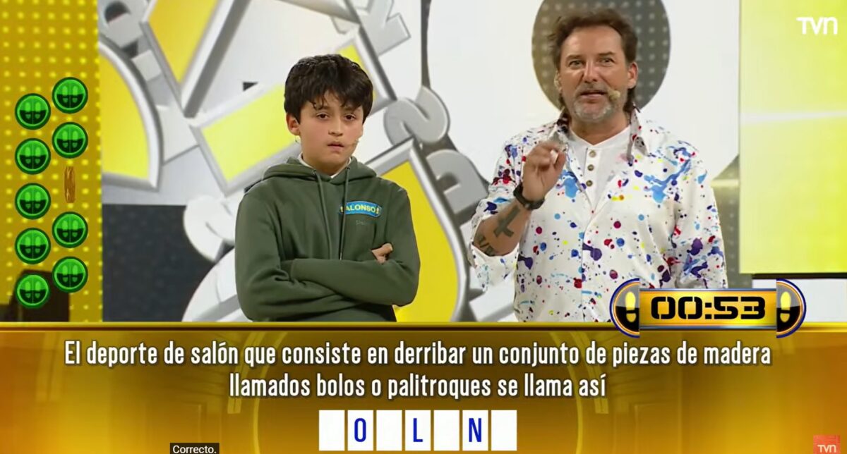 Alonso concentrado respondiendo las preguntas en el programa.