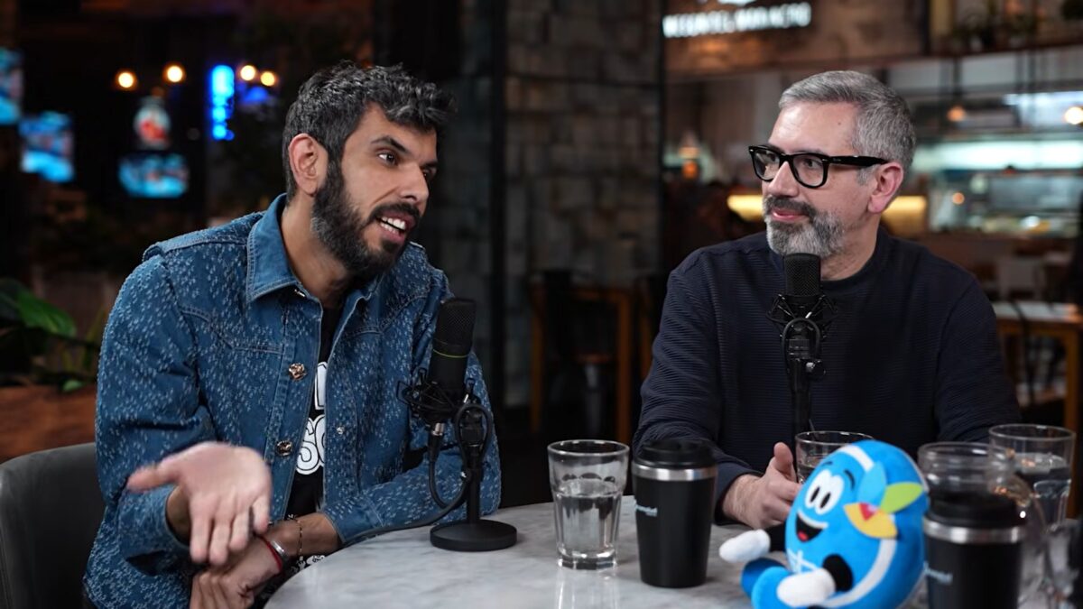 Marcelo 'Coronel' Valverde gesticulando durante la entrevista.